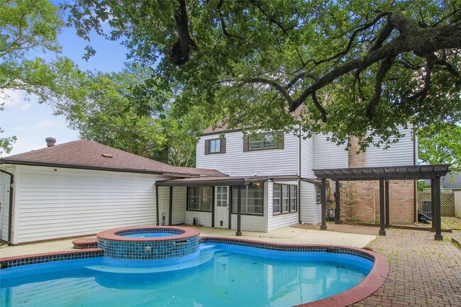 Building Photo - 15102 Torry Pines Rd