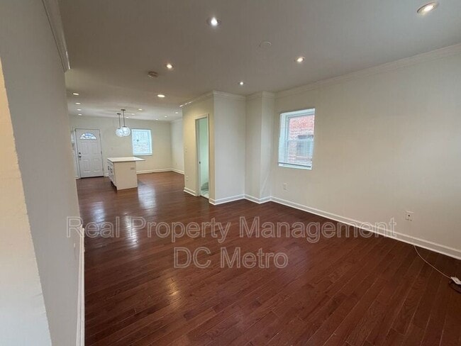 Photo - 405 Valley Ave SE