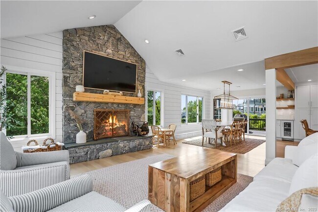 Photo - 660 Penfield Rd