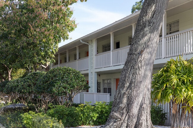 3318 W. De Leon