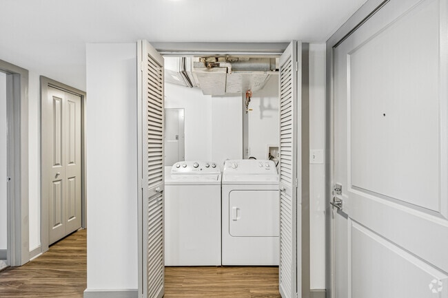 Ellsworth 2BR, 2BA - 1,140SF - Laundry