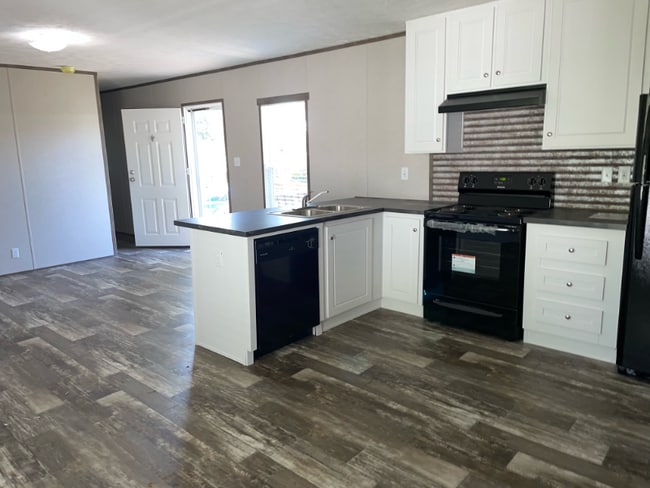Building Photo - 1795 N McDonough Rd Rental