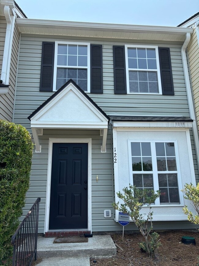 Photo - 122 Hornby Cir