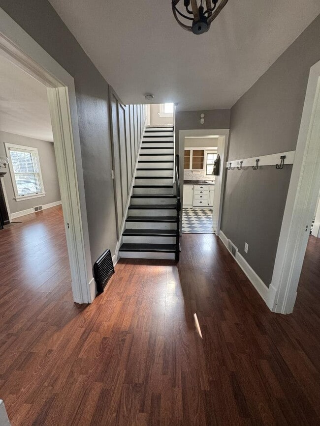 Photo - 605 W Madison St