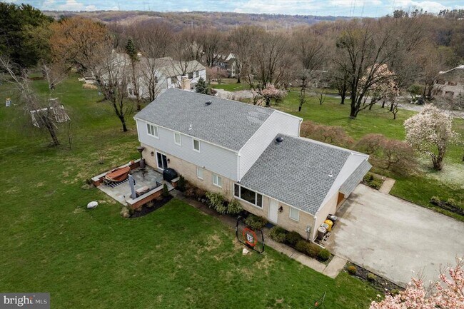 Photo - 1530 Briar Hill Rd House