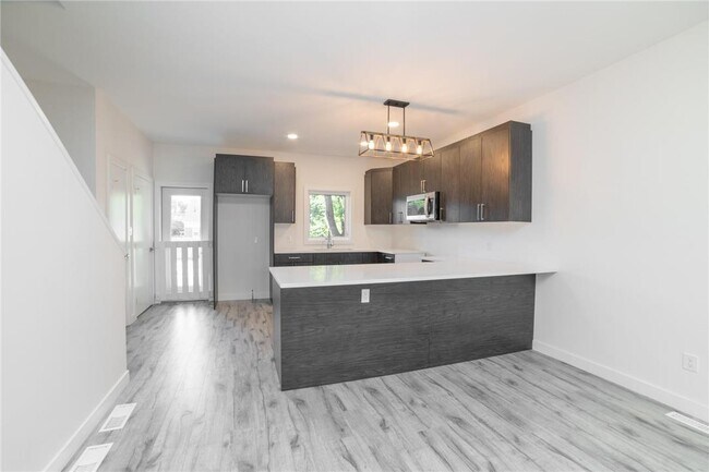 Photo - 92 Pilgrim Ave