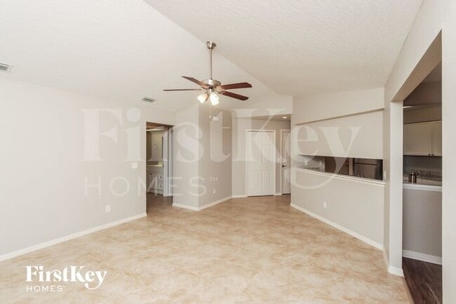 Photo - 601 Londonderry Cir SE
