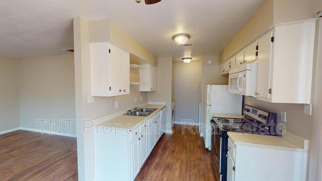 Photo - 2805 Sprucewood St Unidad A