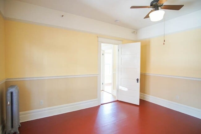 Photo - Meticulously Restored Vintage 1-Bed Ready Late January! Unidad 202