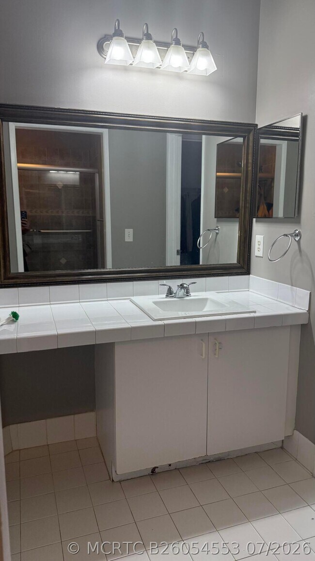 6952 SW 39th St Unit C202