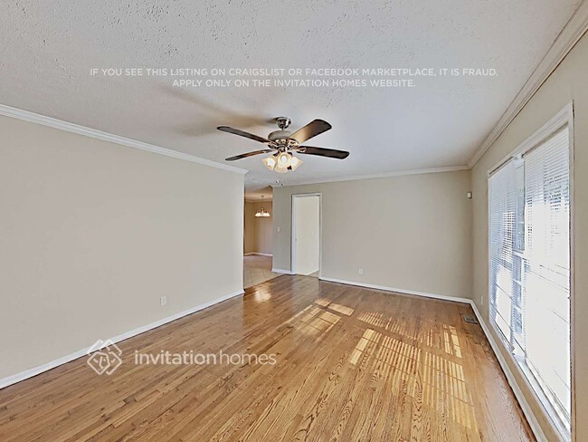 Photo - 227 Evergreen Dr SE