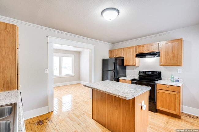 Photo - 1202-1318 Summit Ave.