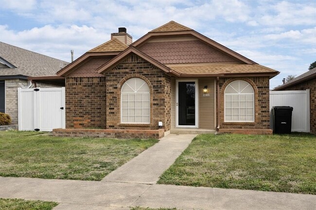 Building Photo - 2138 Lonnie Ln