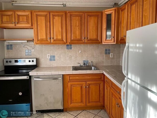 Building Photo - 3900 NW 76th Ave Rental
