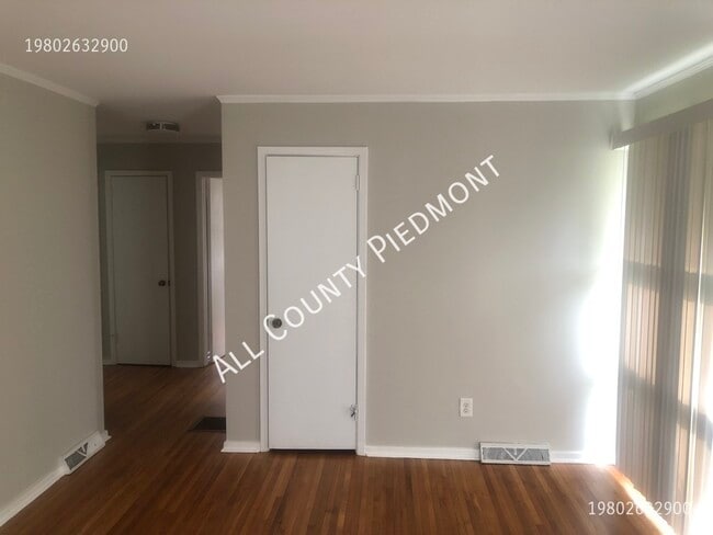 Photo - 1925 Kennesaw Dr