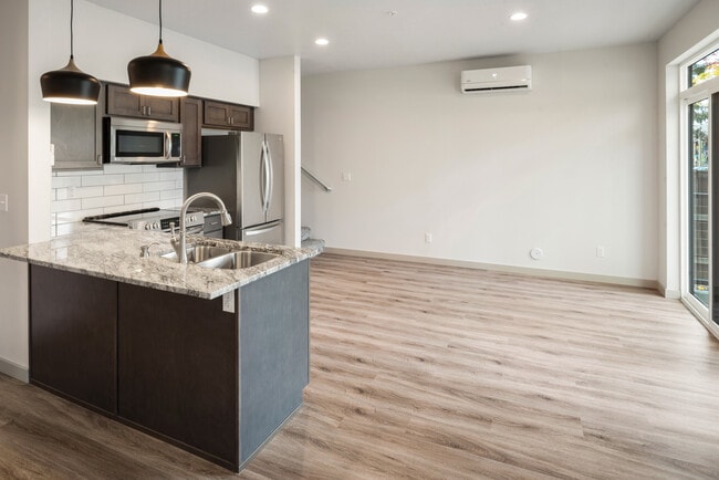 Photo - 1008 E Mullan Ave