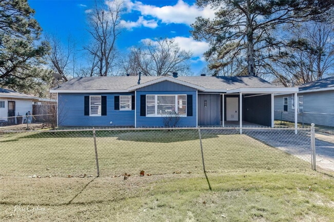 Building Photo - "Charming 3-Bedroom Retreat in Benton - Cozy 980 Sq Ft Home Awaits!"