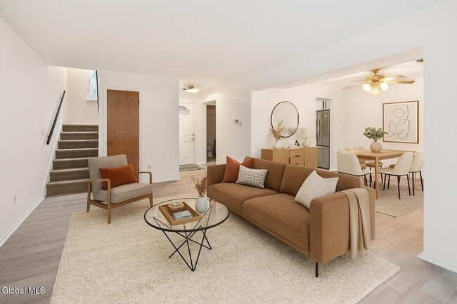 Photo - 4 Sugarbush Rd