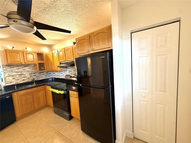 Photo - 1660 NE 191st St Unit 406-1