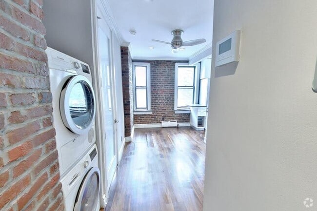 Building Photo - 416 E 13th St Rental