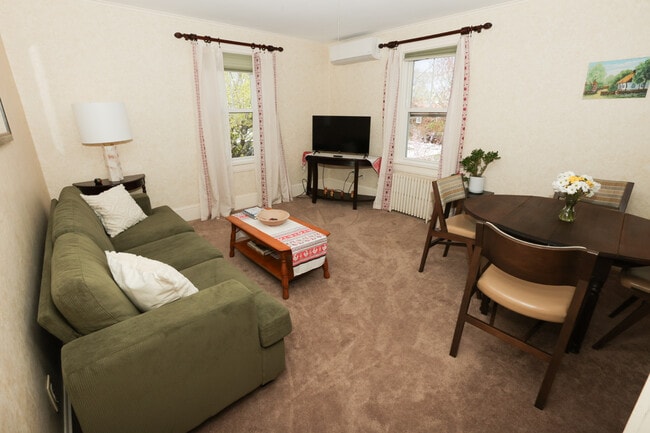 27 Commonwealth Ave Unit Ukrainian Furnished Home