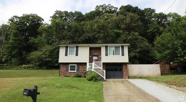 Building Photo - Beautiful Mid Entry Home in a Quiet Neighb...