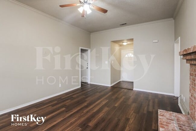 Photo - 901 Meadow Cir N