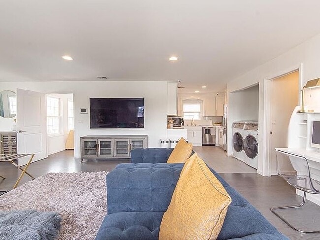 Photo - 201 Catherine St Unit 2