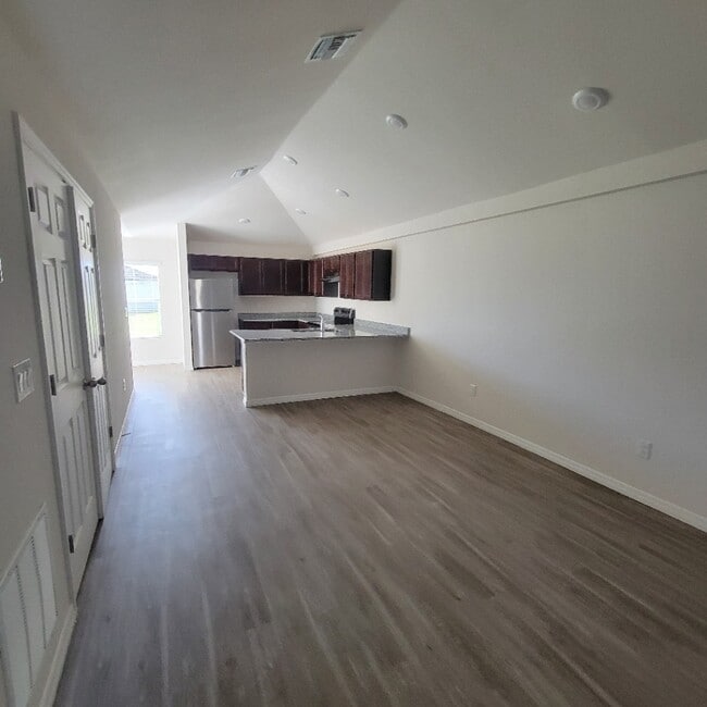 Photo - 27074 Adams St