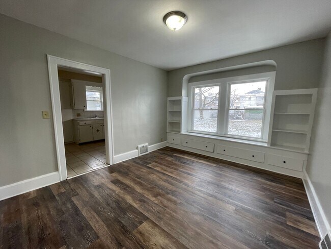 Photo - 5233 Anthony St