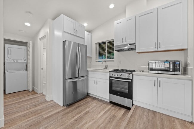 Photo - Detached 1 bedroom!