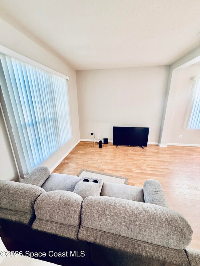 Photo - 402 Breckenridge Cir SE