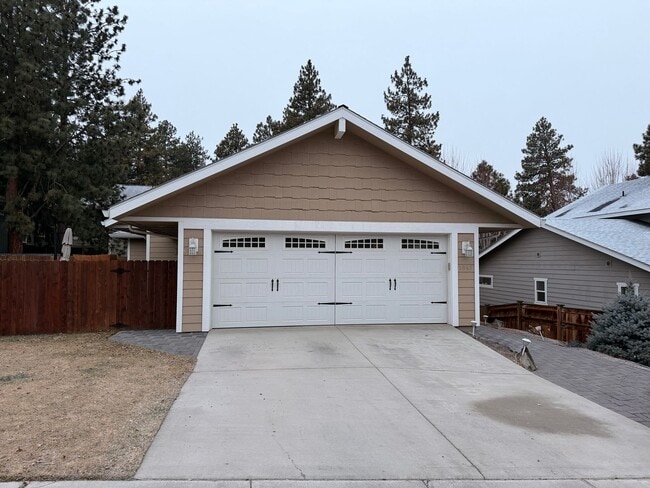 Photo - Dual Primary Suite's. 2 Bedroom / 2.5 Bathroom Single Level Home in NE Bend