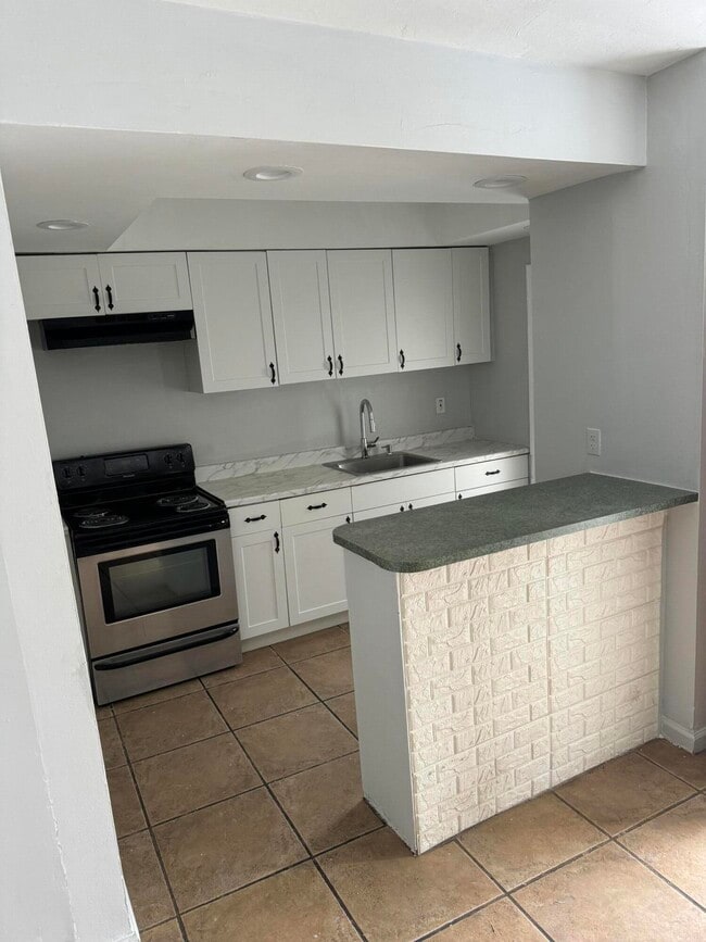 Building Photo - 2285 NE 172nd St Unit 7