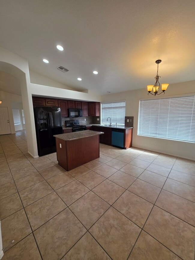 Photo - Single Story Large 4 bedroom- Maricopa