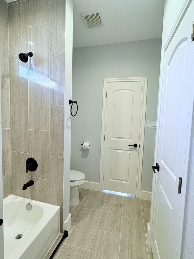 Photo - 55 Ruskin Dr W