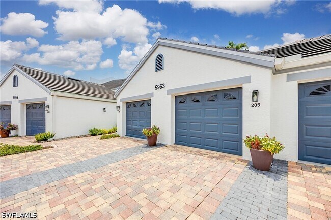 5963 Sand Wedge Ln Unidad 205