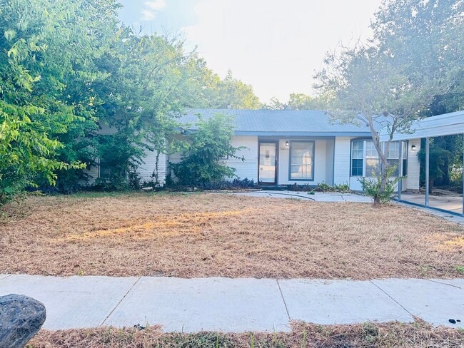 Building Photo - 10806 Lazy Oaks Dr