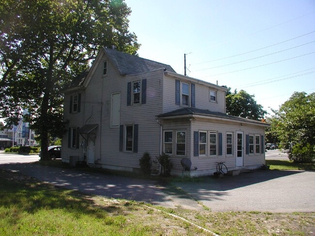 Building Photo - Cozy 1-Bed Apartment in Clarksboro, NJ! Unit Apt B Upstairs