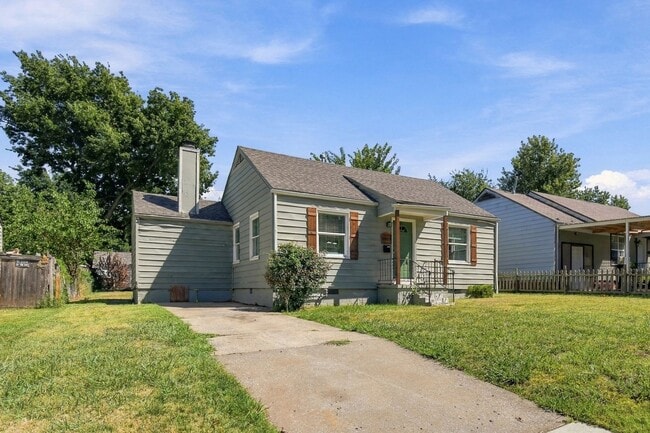 Photo - 1017 N College Ave