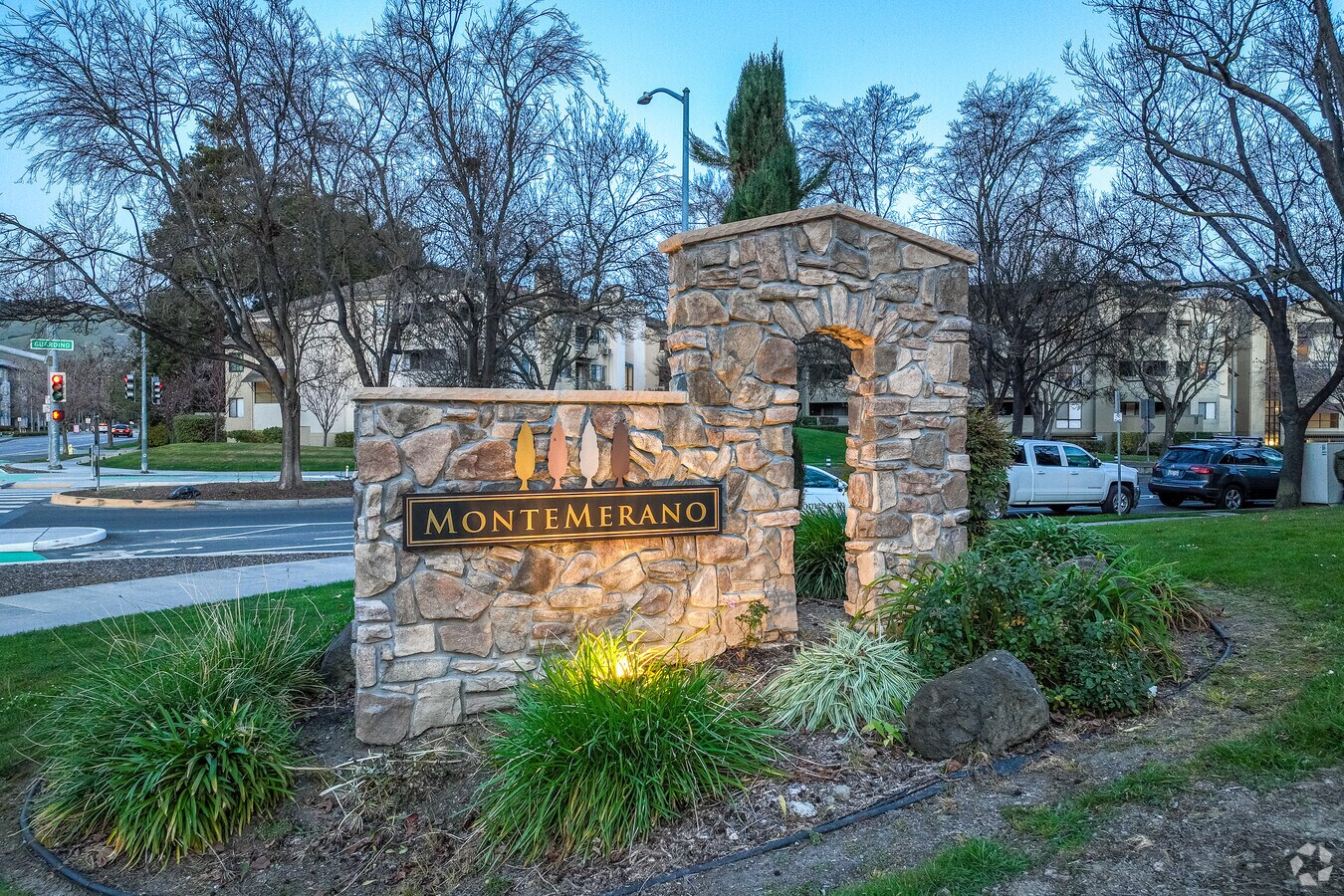 Letrero de edificio - Monte Merano