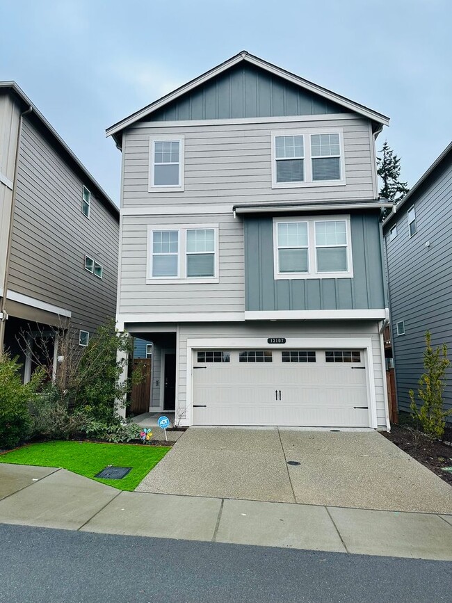 Photo - Newer 3-Story 3 Bedroom DR Horton Home in ...