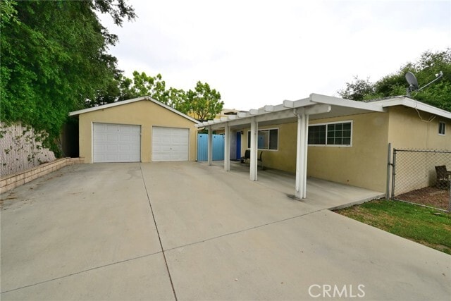 Photo - 153 W Green St Casa