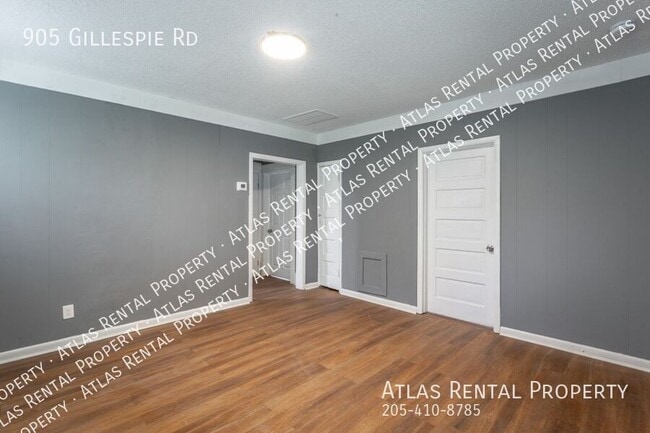 Photo - 905 Gillespie Rd