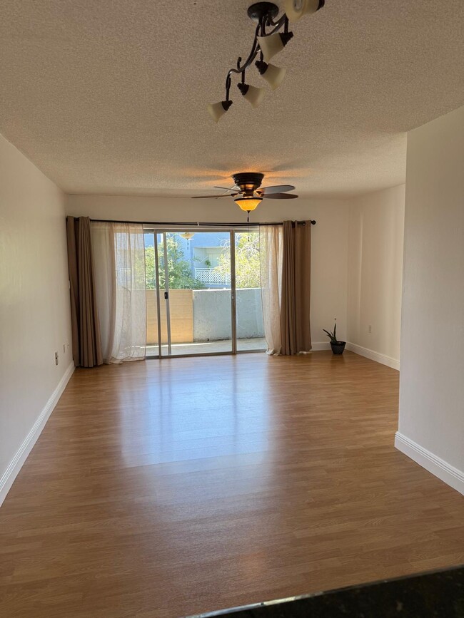 Sala de estar - 9365 Fontainebleau Blvd Unidad E208