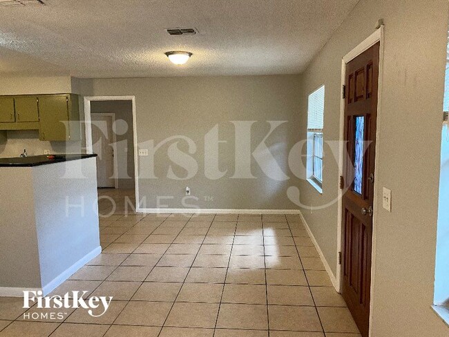 Photo - 2617 Drake Dr