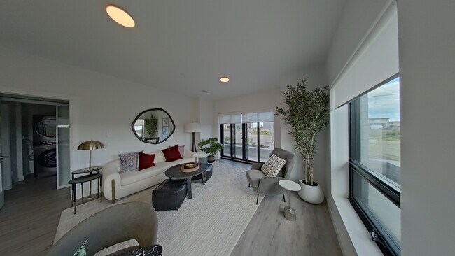 Photo - 505 Highland Road West