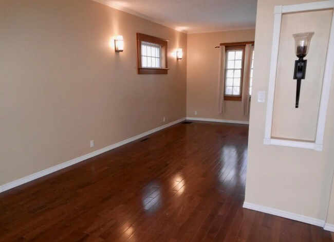 Photo - 2264 Elphinstone St