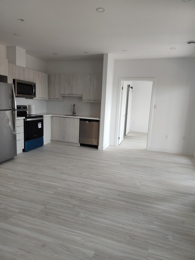 Photo - 408 Dundas St S