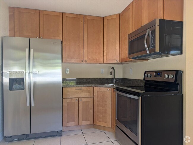 Building Photo - 300 SW 20th St Unit 4 Rental